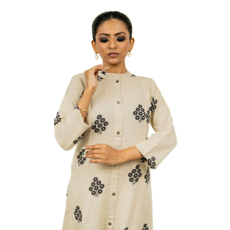 Half White Kurti Set with Chinese Collar in Khadi Fabric and Black Screen Print – Stylish & Elegant